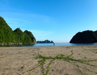 Tung Thu Beach